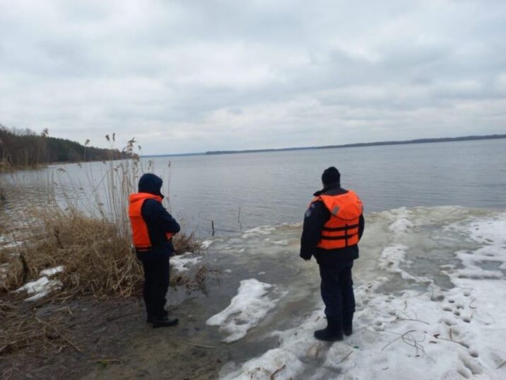 Толщина менее десяти сантиметров: спасатели призывают рыбаков прекратить подледный лов Новости Красногорска 
