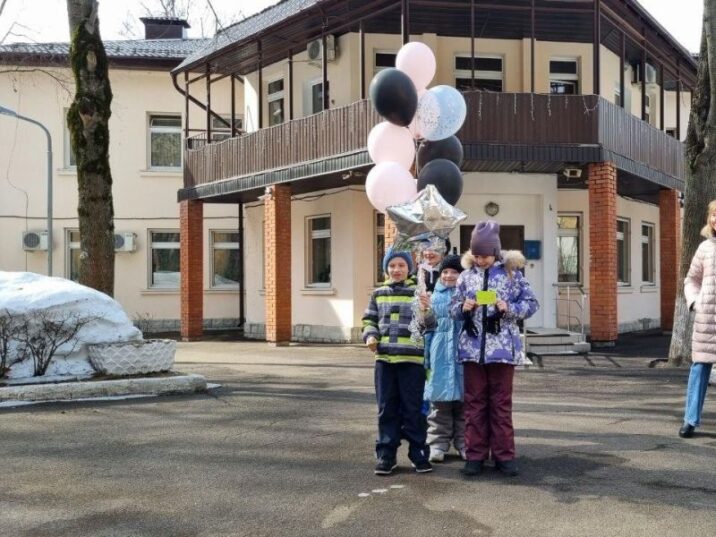 Весенняя акция от воспитателей семейного центра подарила тепло и радость детям Новости Красногорска 